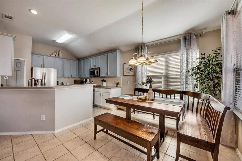2732 Excalibur Drive, Grand Prairie, TX 75052