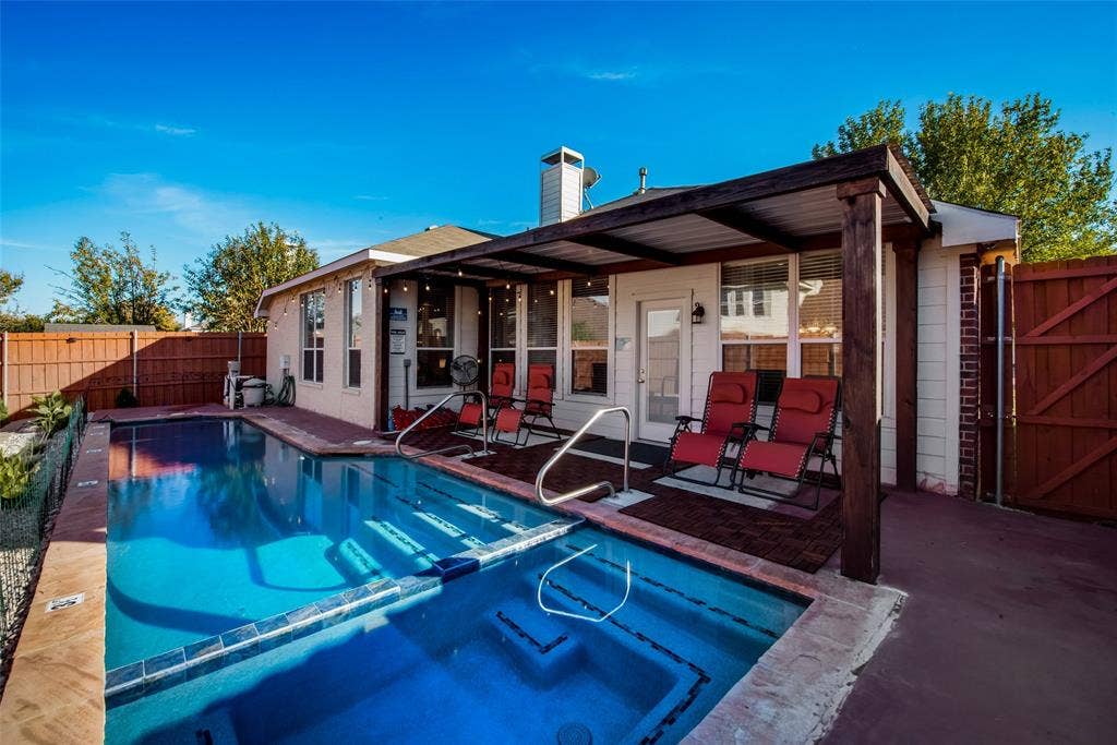 2732 Excalibur Drive, Grand Prairie, TX 75052