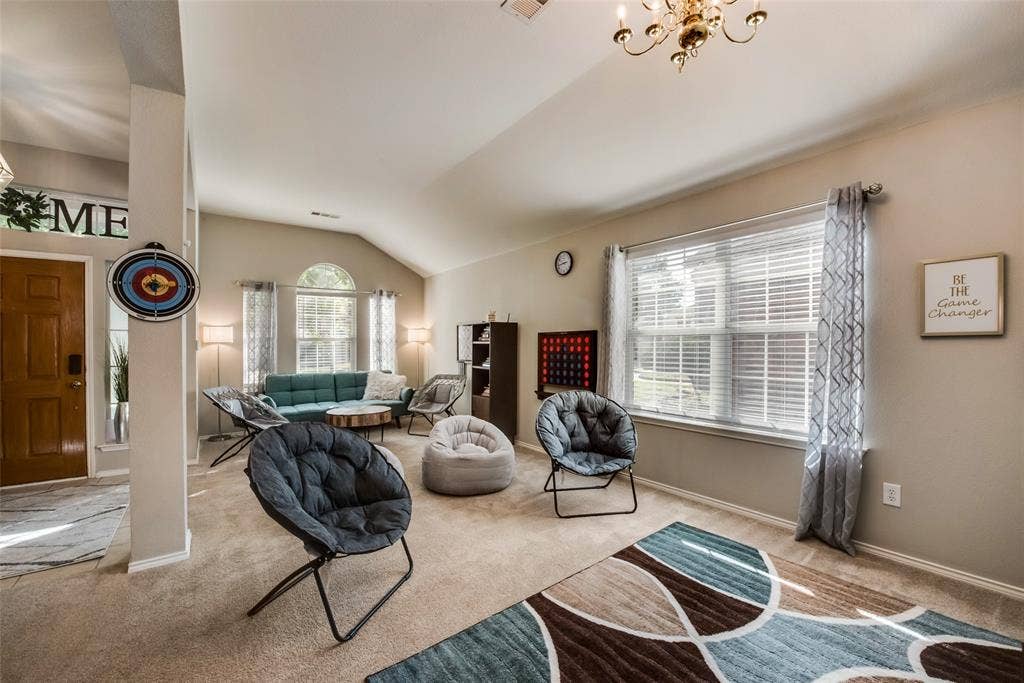 2732 Excalibur Drive, Grand Prairie, TX 75052