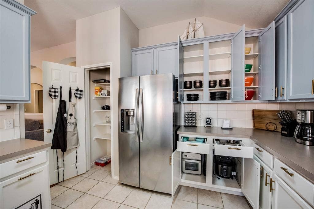 2732 Excalibur Drive, Grand Prairie, TX 75052