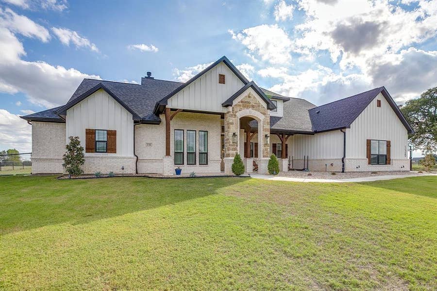 Property photo for 138 Bittersweet Trail, Weatherford, TX