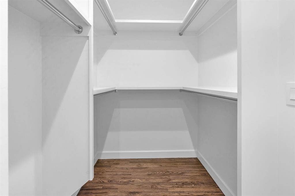 Walk in closets in all bedrooms