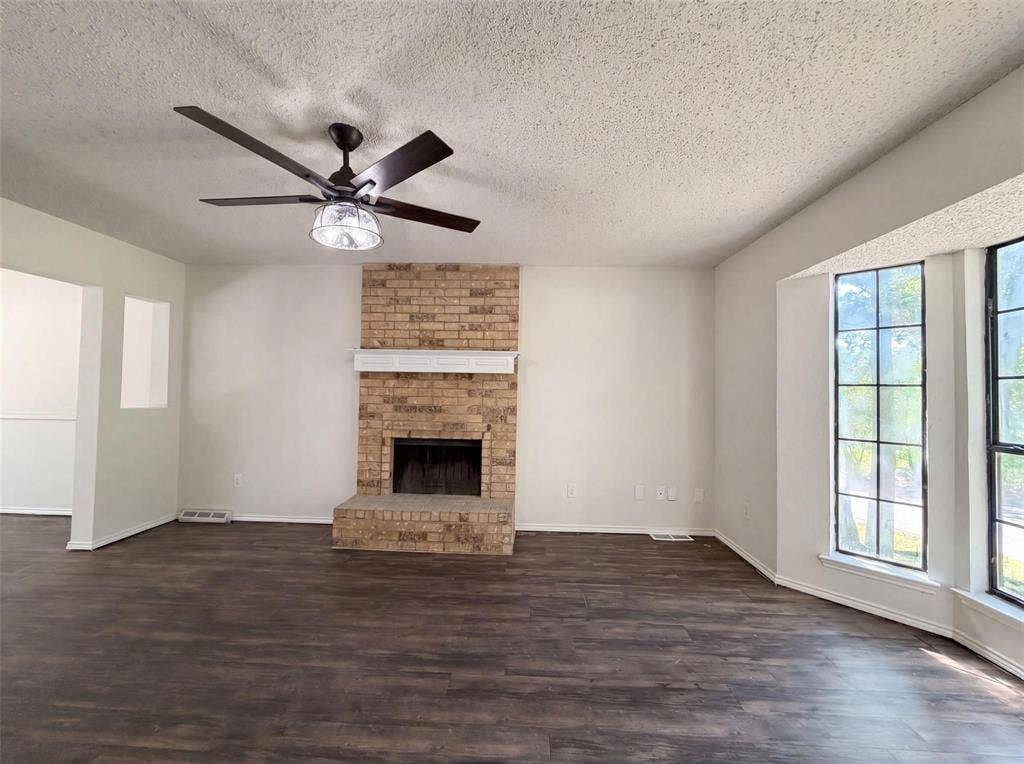 3805 Brookfield Drive, Arlington, TX 76001