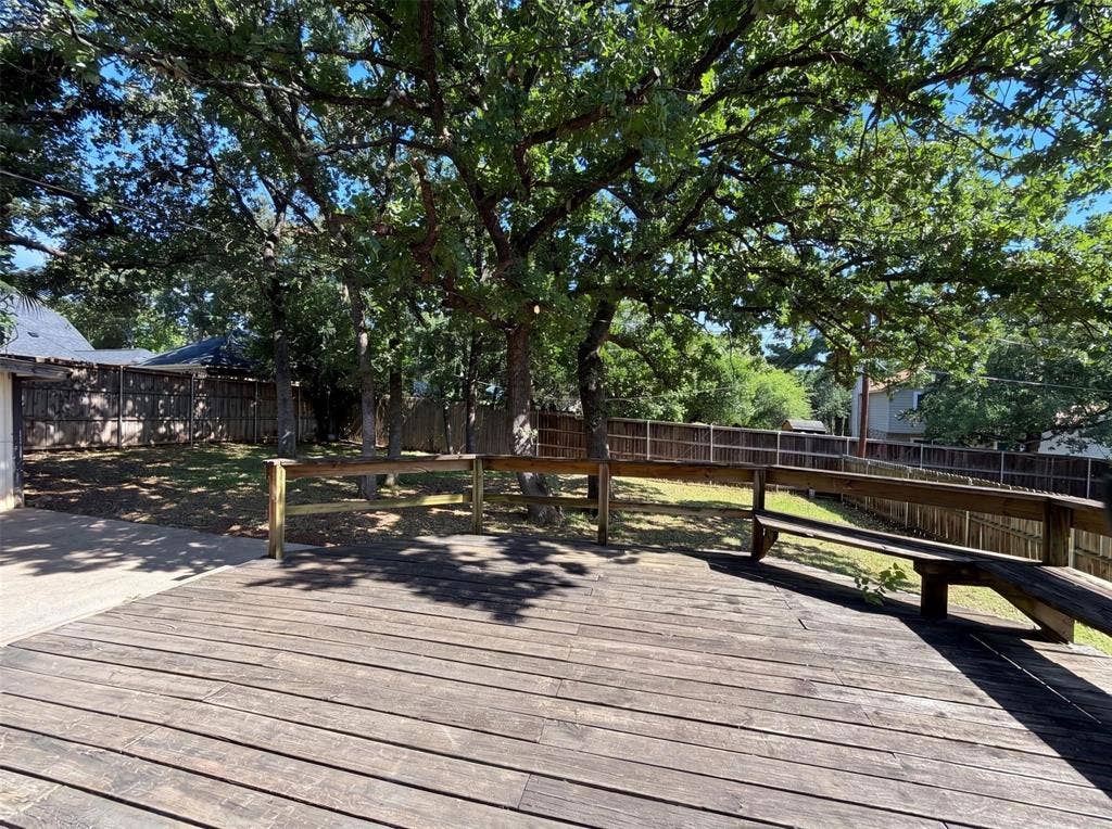 3805 Brookfield Drive, Arlington, TX 76001