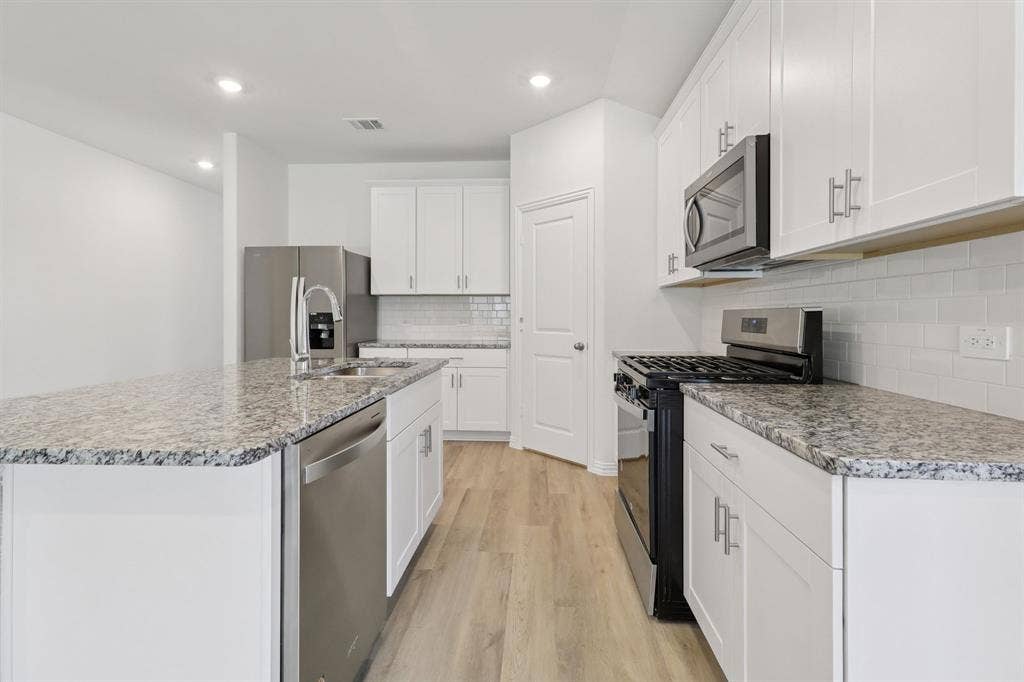 1753 Onion Creek Place, Crandall, TX 75114 Photo is not of the actual home, but is an inspirational photo of builder’s model home and may depict options, furnishings, and/or decorator features that are not included.