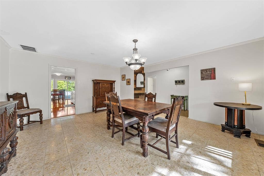 5713 Roberts Drive, Waco, TX 76710 5713 Roberts Drive, Waco, TX 76710