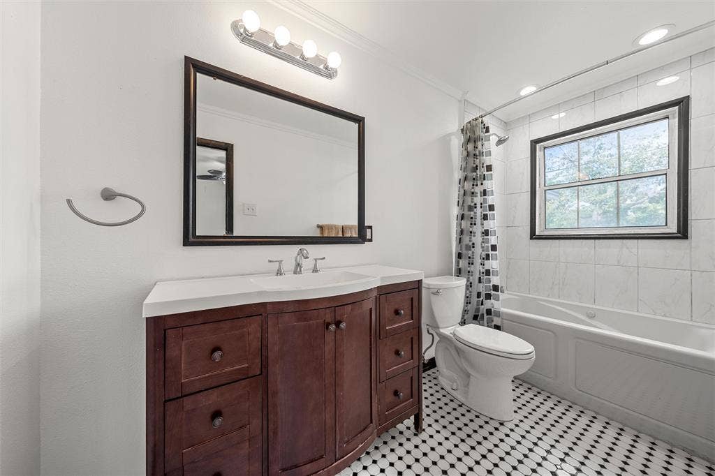 5713 Roberts Drive, Waco, TX 76710 5713 Roberts Drive, Waco, TX 76710