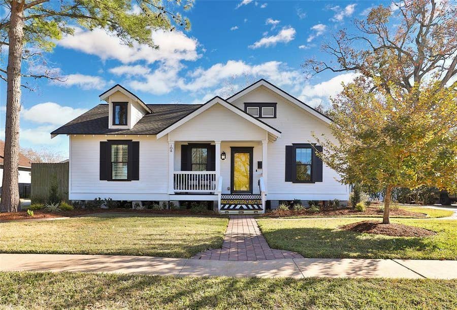 Property photo for 106 Lakeview Drive, Sugar Land, TX