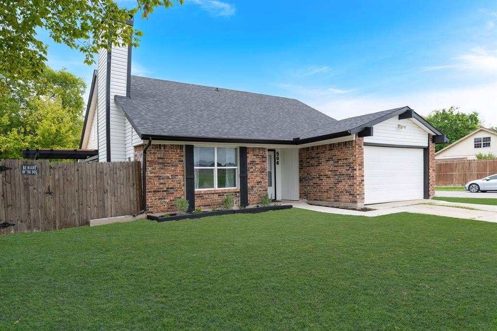 506 E Springdale Lane, Grand Prairie, TX 75052