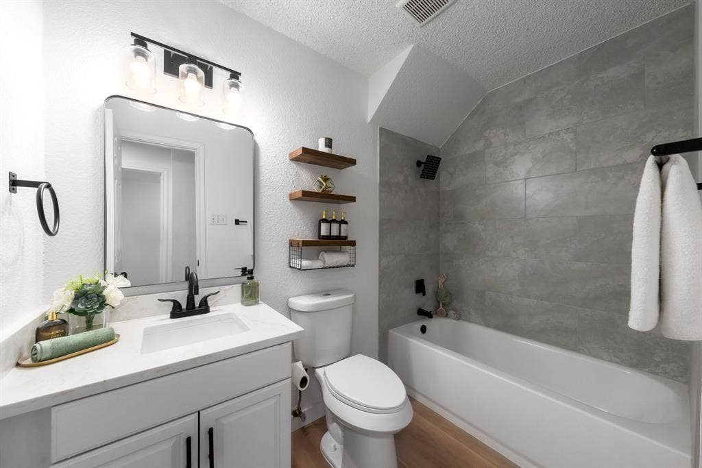 506 E Springdale Lane, Grand Prairie, TX 75052