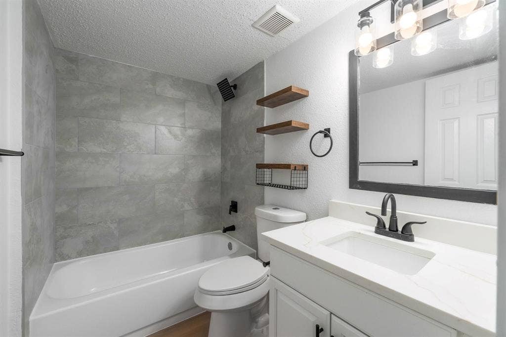 506 E Springdale Lane, Grand Prairie, TX 75052