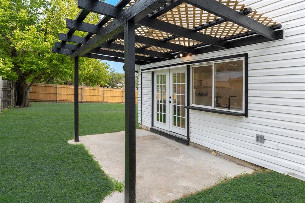 506 E Springdale Lane, Grand Prairie, TX 75052