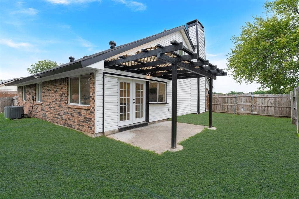 506 E Springdale Lane, Grand Prairie, TX 75052