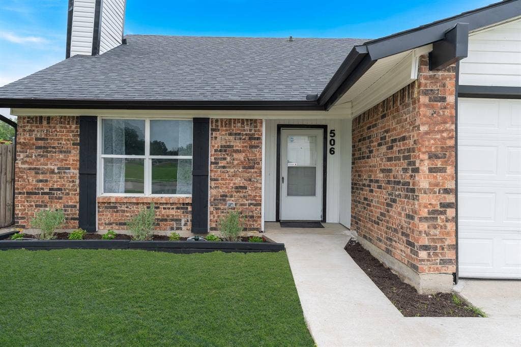 506 E Springdale Lane, Grand Prairie, TX 75052