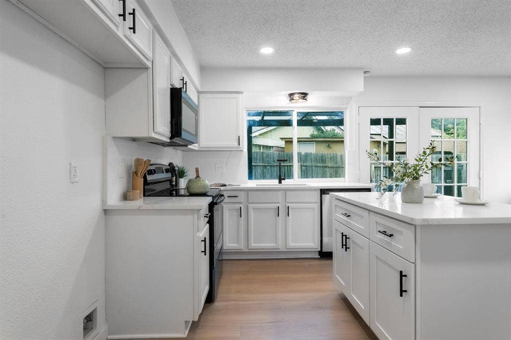 506 E Springdale Lane, Grand Prairie, TX 75052