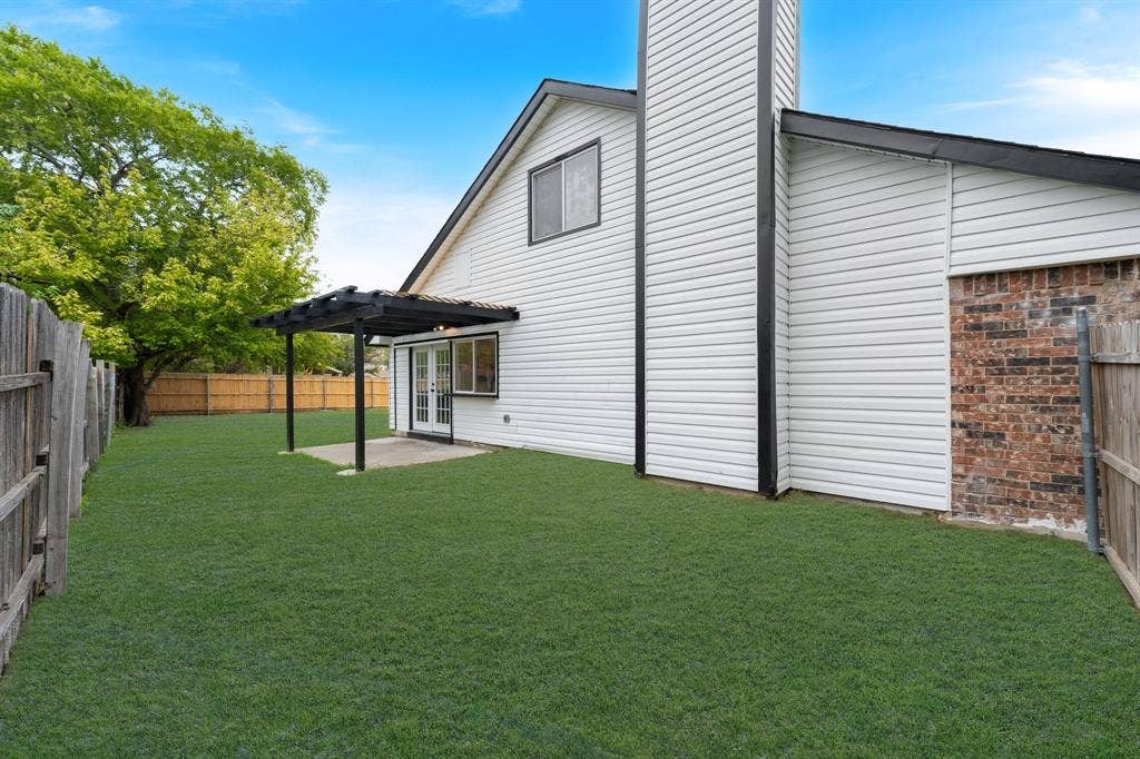 506 E Springdale Lane, Grand Prairie, TX 75052