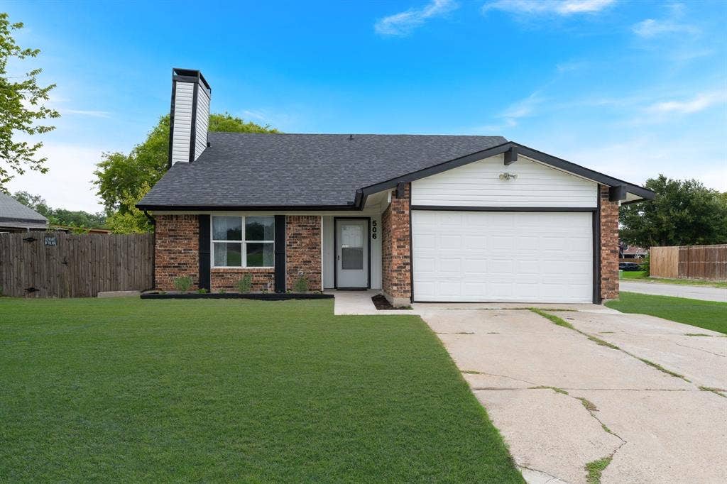 506 E Springdale Lane, Grand Prairie, TX 75052