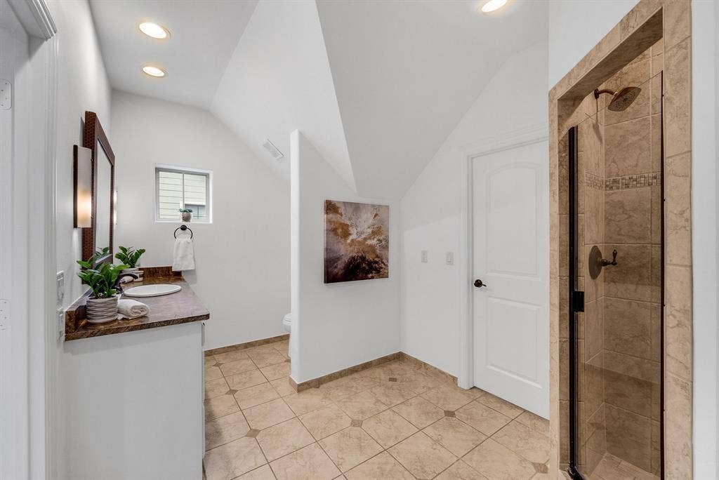 4140 Emerson Avenue, #1, University Park, TX 75205 Primary bathroom has HUGE closet
