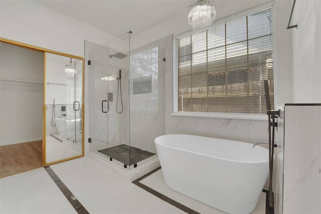 8316 Autumncrest Court, Dallas, TX 75249 Master Bathroom