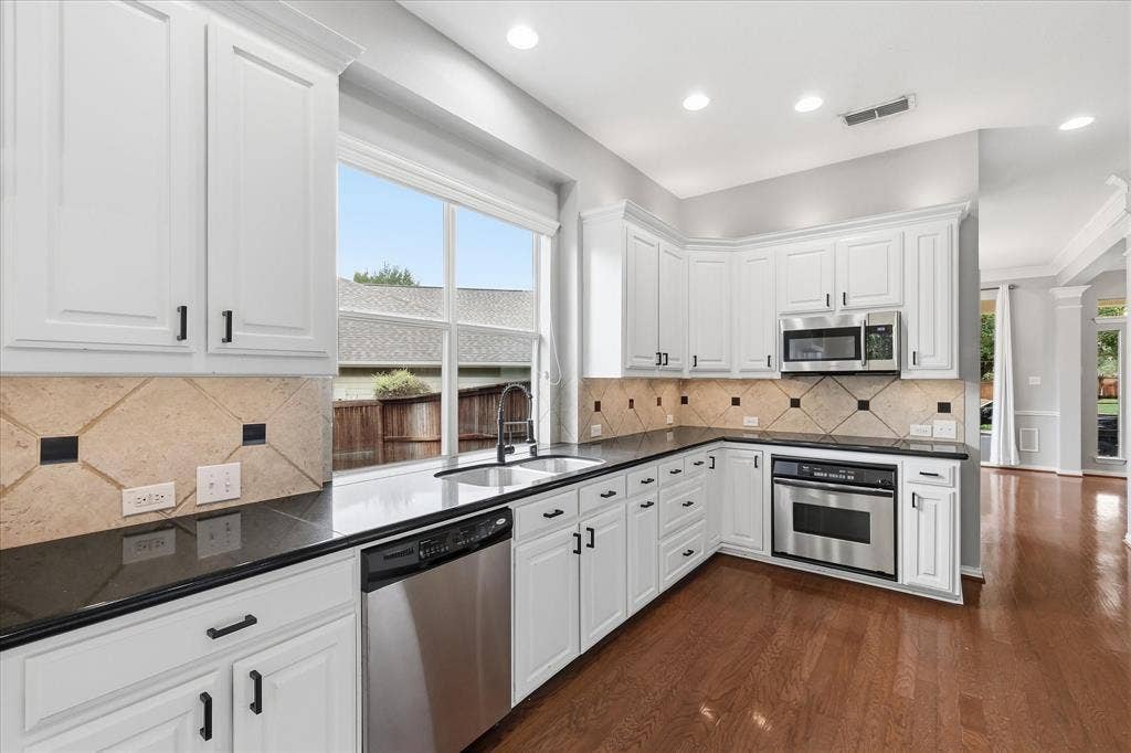 861 Bradford Street, Lantana, TX 76226 861 Bradford Street, Lantana, TX 76226