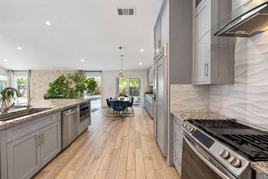 7326 Spring Valley Road, Dallas, TX 75254