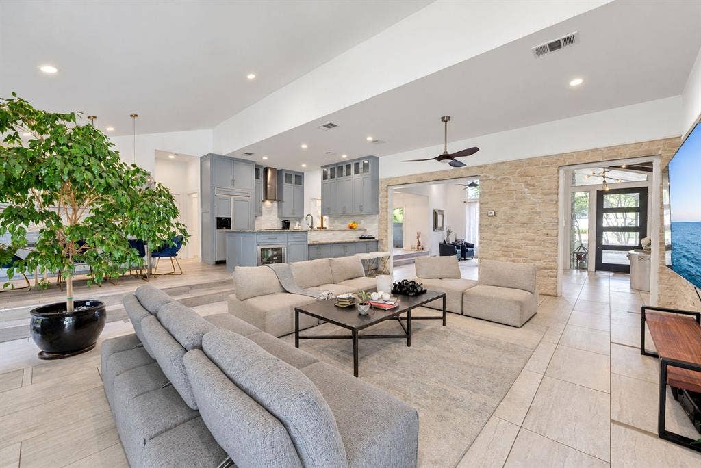 7326 Spring Valley Road, Dallas, TX 75254