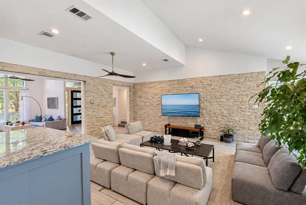 7326 Spring Valley Road, Dallas, TX 75254