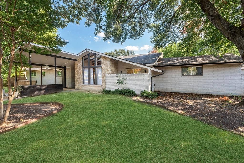 7326 Spring Valley Road, Dallas, TX 75254