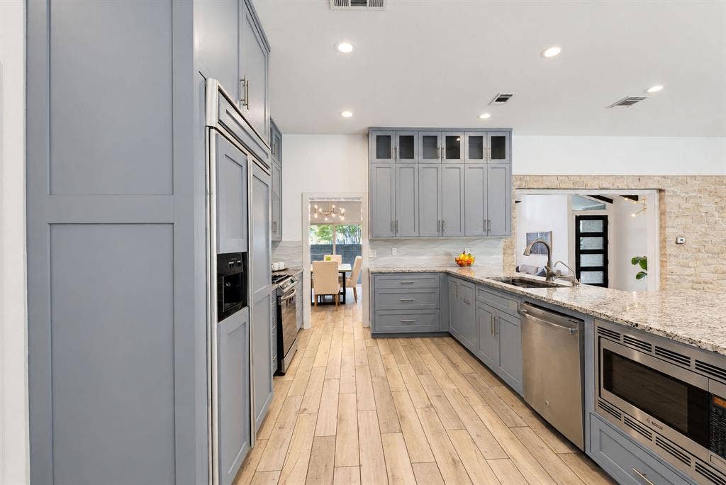7326 Spring Valley Road, Dallas, TX 75254