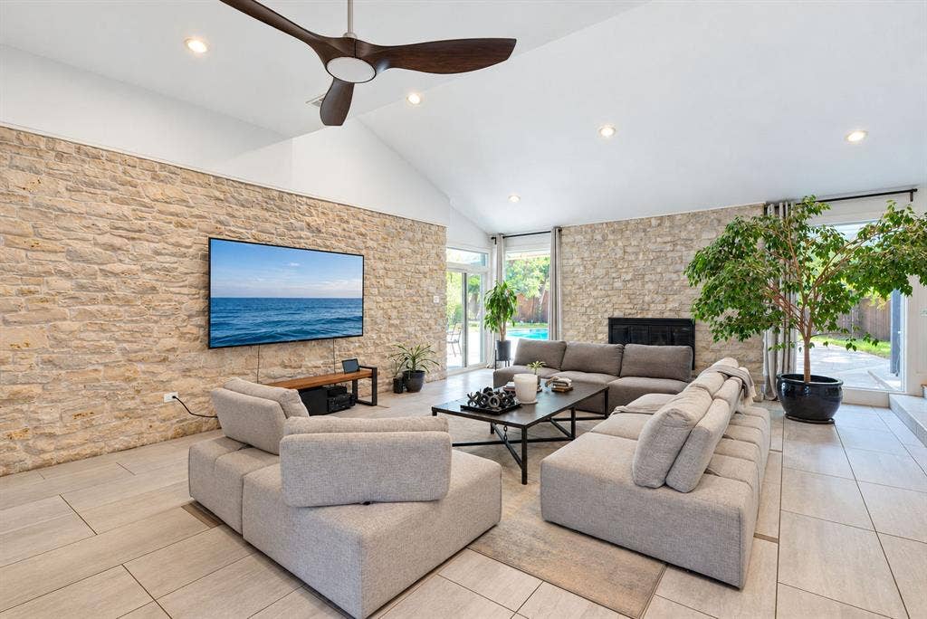 7326 Spring Valley Road, Dallas, TX 75254