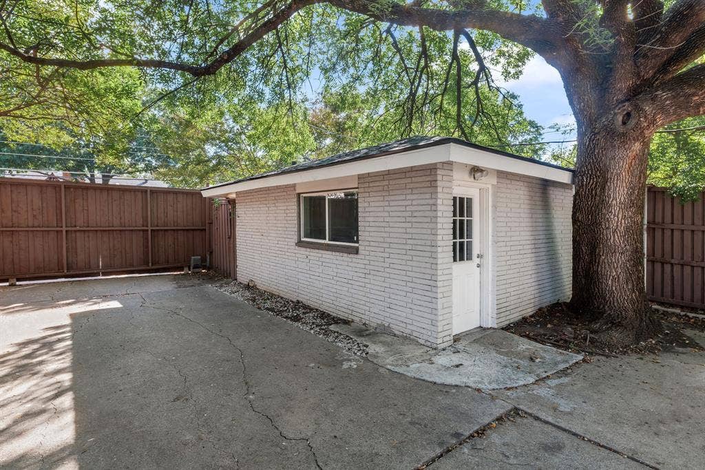 7326 Spring Valley Road, Dallas, TX 75254
