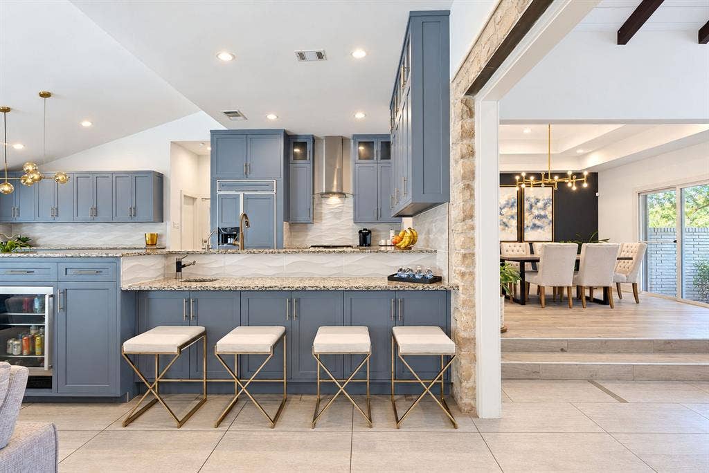 7326 Spring Valley Road, Dallas, TX 75254