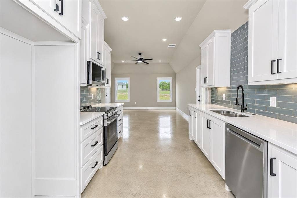 132 Aslan Road, Poolville, TX 76487