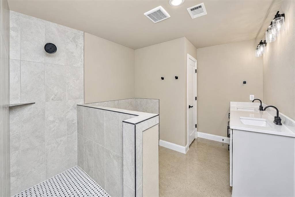 132 Aslan Road, Poolville, TX 76487