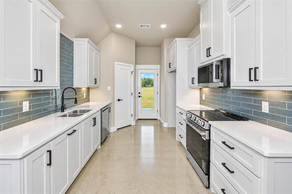 132 Aslan Road, Poolville, TX 76487