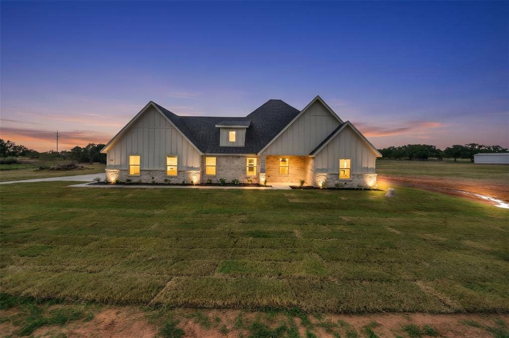 132 Aslan Road, Poolville, TX 76487