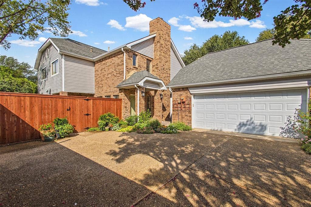 7449 Courtside Drive, Garland, TX 75044