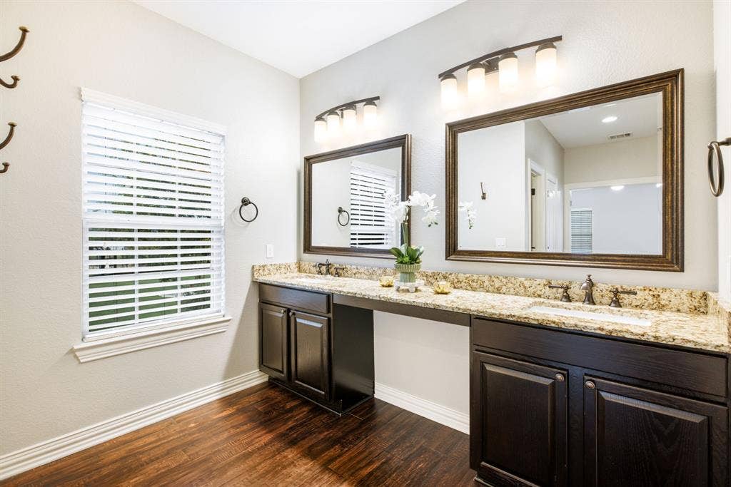 Granite countertops and space for a seat.