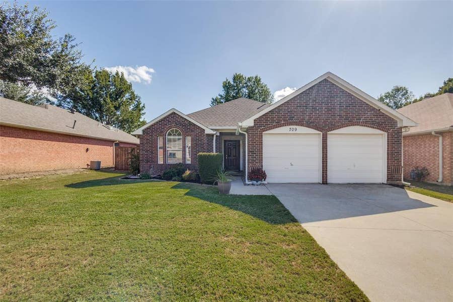 Property photo for 709 Paisley Drive, Flower Mound, TX