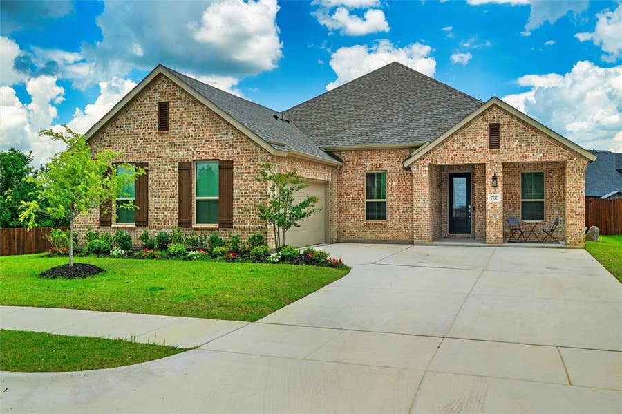 Property photo for 700 Bluestem Street, Mansfield, TX