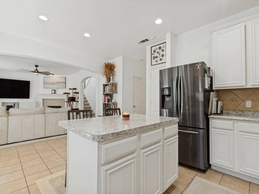 810 Grove Drive, Garland, TX 75040 810 Grove Drive, Garland, TX 75040