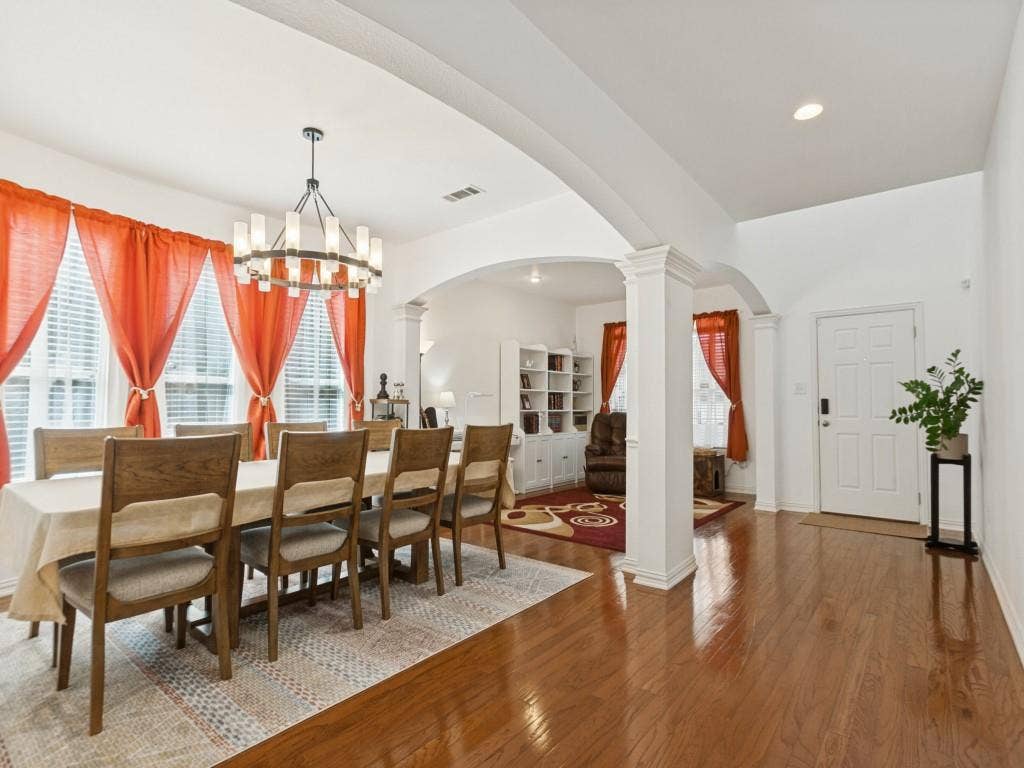 810 Grove Drive, Garland, TX 75040 810 Grove Drive, Garland, TX 75040