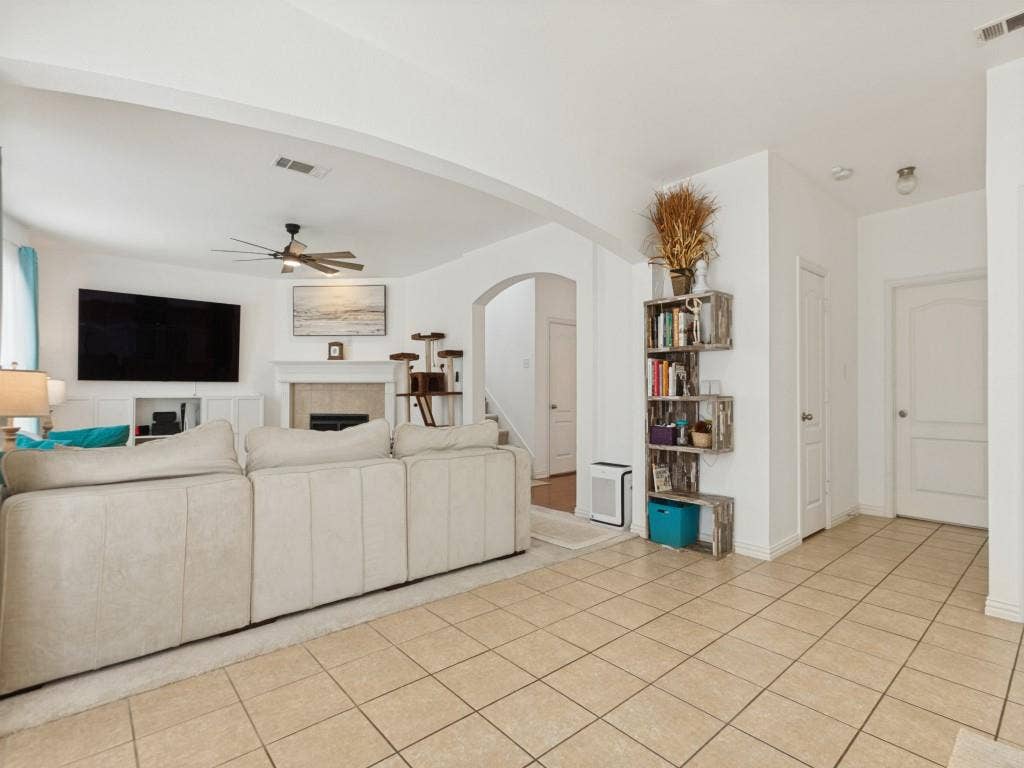810 Grove Drive, Garland, TX 75040 810 Grove Drive, Garland, TX 75040