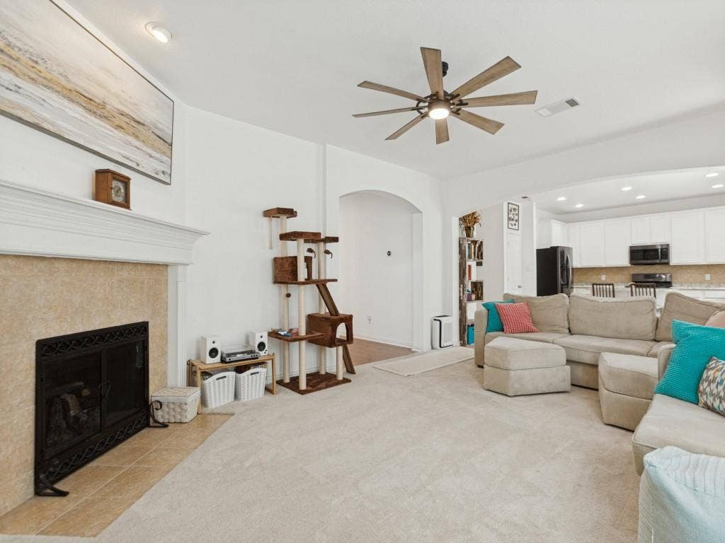 810 Grove Drive, Garland, TX 75040 810 Grove Drive, Garland, TX 75040