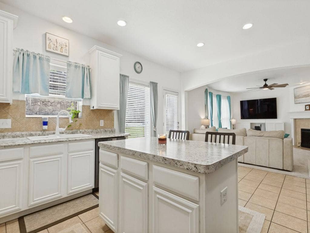 810 Grove Drive, Garland, TX 75040 810 Grove Drive, Garland, TX 75040