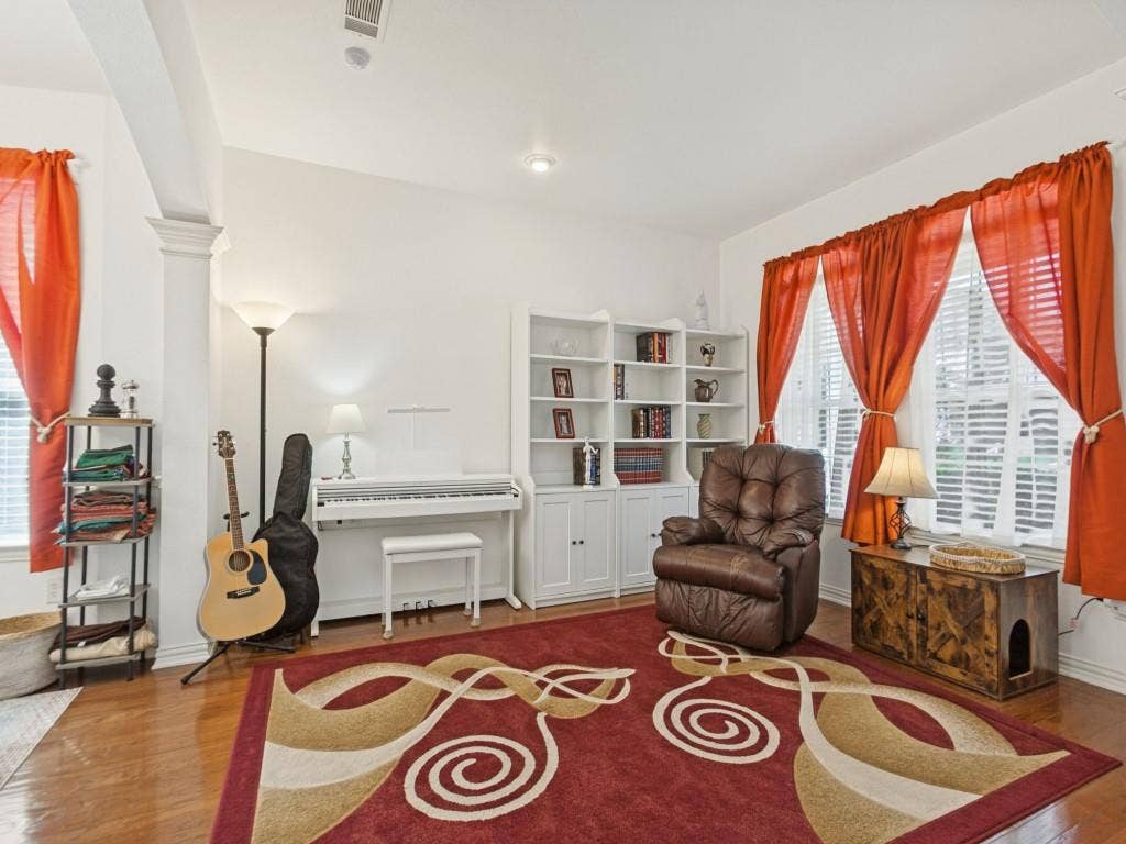 810 Grove Drive, Garland, TX 75040 810 Grove Drive, Garland, TX 75040
