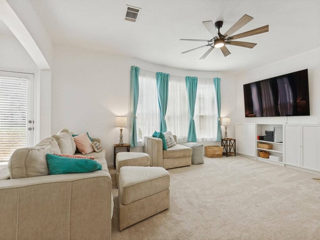 810 Grove Drive, Garland, TX 75040 810 Grove Drive, Garland, TX 75040