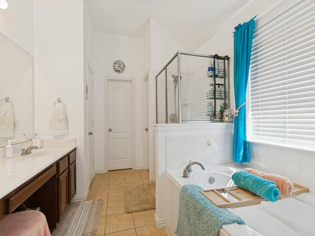 810 Grove Drive, Garland, TX 75040 810 Grove Drive, Garland, TX 75040