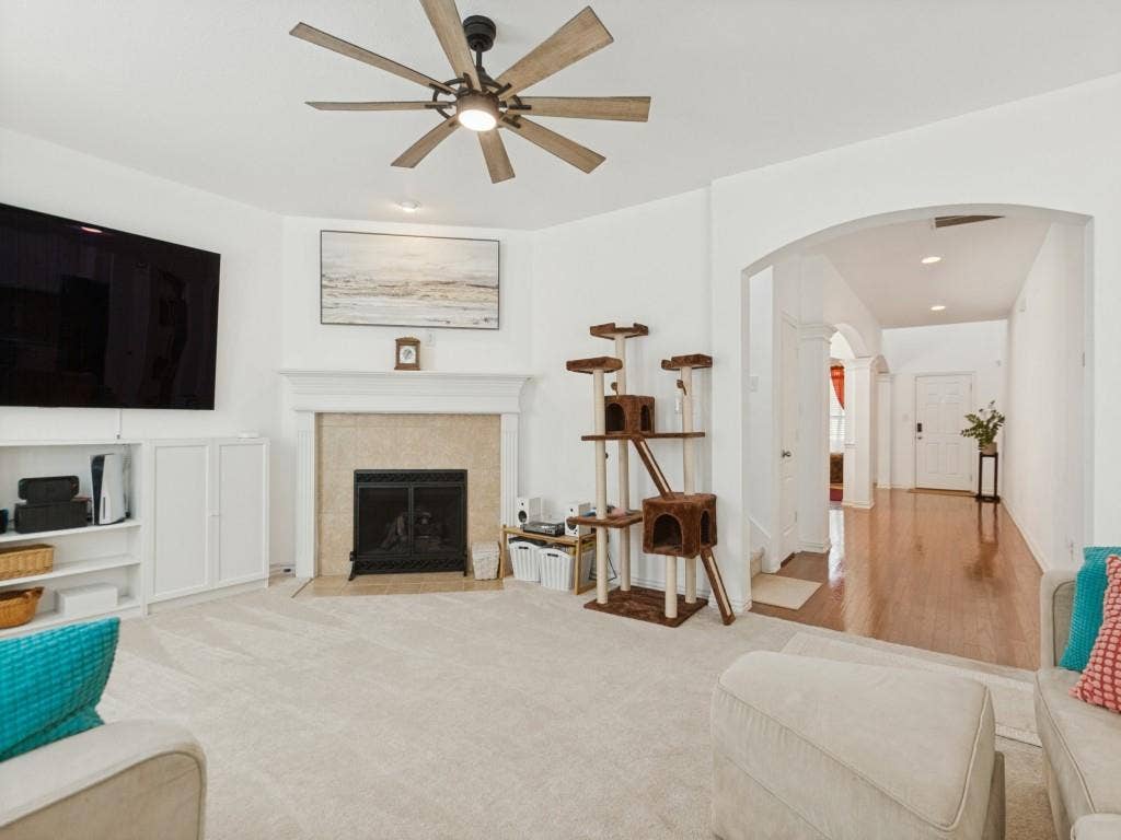 810 Grove Drive, Garland, TX 75040 810 Grove Drive, Garland, TX 75040