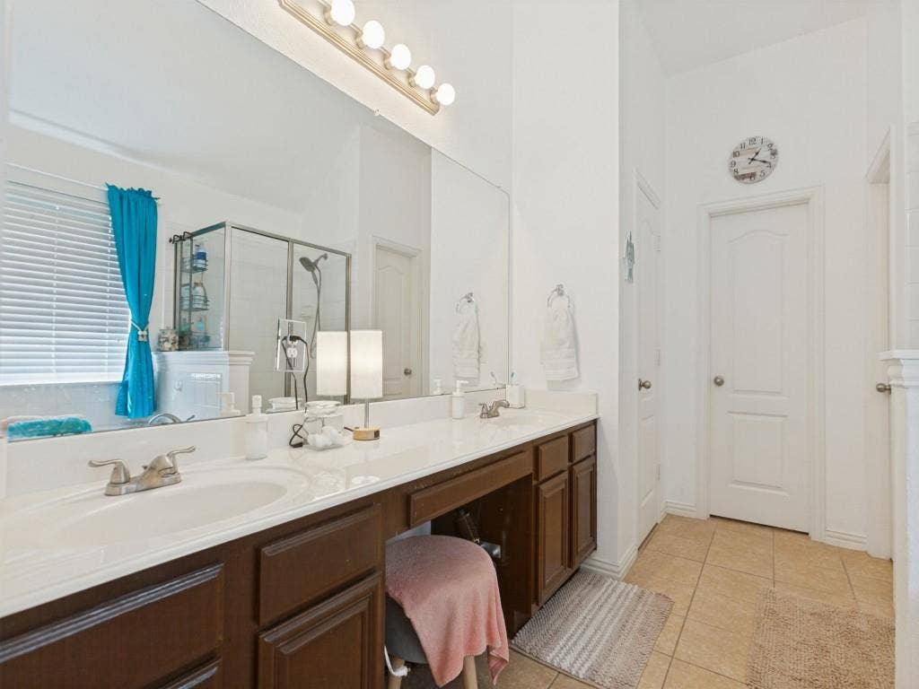 810 Grove Drive, Garland, TX 75040 810 Grove Drive, Garland, TX 75040